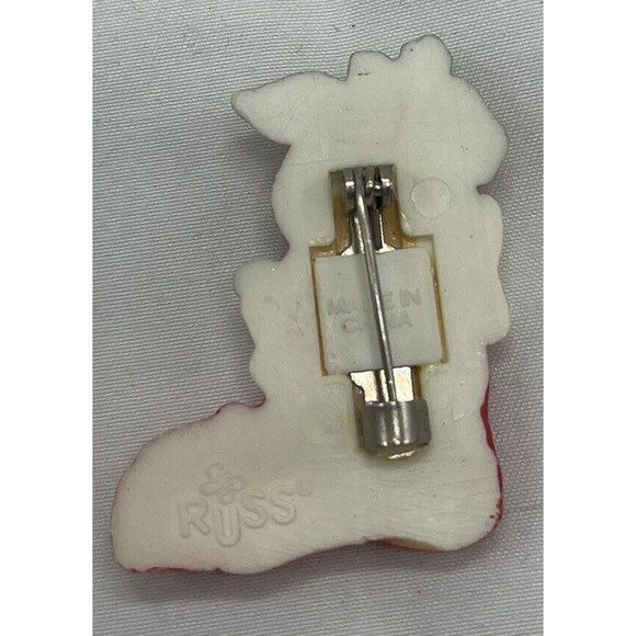 Russ PIN Christmas Vintage PUPPY DOG in STOCKING Tan Holly Holiday Brooch 1 1/2” - Picture 2 of 4